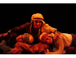 Ahmet Hani'nin 'Mem-u Zin'i Bu Kez De Tiyatro Eseri Olarak Sahnelendi