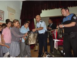 Polisden Öğrencilere Kıyafet Yardımı