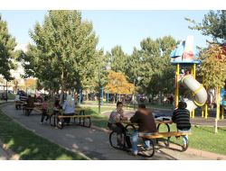 Çocuklar Zarar Görmesin Diye Demir Oyun Grupları Plastikle Değiştiriliyor