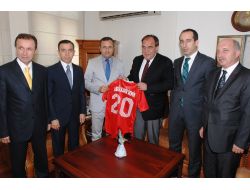 Demirören: Futbolda Kol Kırılır, Yen İçinde Kalır