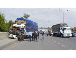 Aynı Şirketin Araçları Yolda Çarpıştı