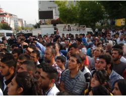 Muş'ta Derslere Geç Kalan Üniversite Öğrencileri Yol Kesti