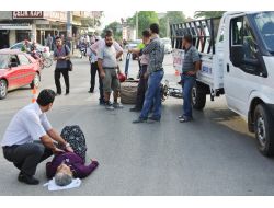 Yolun Karşısına Geçmek İsteyen Yaşlı Kadına Araba Çarptı