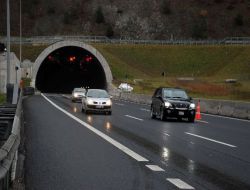 Bolu Dağı Viyadüklerindeki Kazaları Önlemek İçin Kauçuk Esaslı Asfalt Kaplama Yapıldı