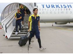 Fenerbahçe'yi Düsseldorf'ta 300 Kadar Taraftar Tepkiyle Karşıladı