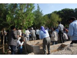 Hayatını Kaybeden Anne Ve Çocukları Toprağa Verildi