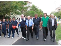 Ertuğrul Sağlam Ve Bursasporlu Futbolcular Kalp Sağlığı İçin Yürüdü