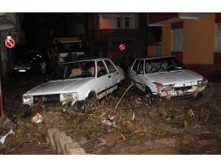 Ordu Kumru'da Sağanak Yağış Sele Dönüştü