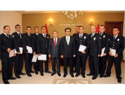 Ptt Şubesini Soyma Girişiminde Bulunan Hırsızları Yakalayan Polislere Takdirname