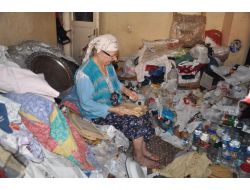 Yaşlı Kadının Çöp Evi Görevlileri Hayrete Düşürdü