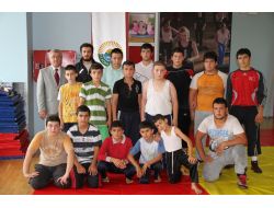 Samsun'da Sporculara Tatlı İkram Edildi