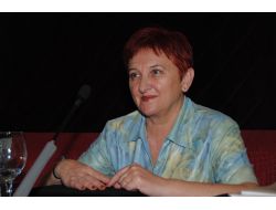 'Aile İçinde Şiddet Gören Çocuklar İçe Kapanık Yetişiyor'