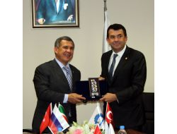 Tataristan Cumhurbaşkanı, Hediye Edilen Bıçağın Parasını Ödedi