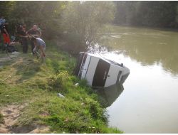 Otomobil Sakarya Nehri'ne Düştü: 1 Kişi Öldü, 1 Kişi Kurtuldu