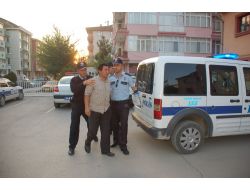 'Tavuklarımı Yedi' Bahanesiyle Yavru Köpeğin Boğazını Kesti