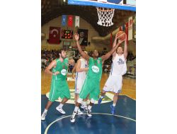 Anadolu Efes, Karşıyaka'yı Farklı Yendi