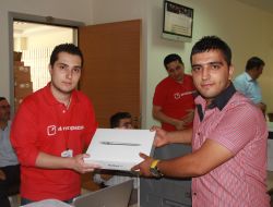Zirveli Öğrenciler Macbook'larına Kavuştu