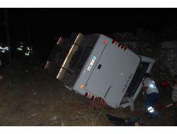 Otobüs Yoldan Çıktı, 2 Kişi Öldü 28 Kişi Yaralandı