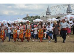 Büyükşehir Halk Oyunları Ekibi Abd'de Türk Kültürünü Tanıtıyor