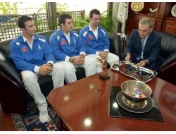 Avrupa Şampiyonu Olan Okçular Başkan Kocaoğlu'nu Ziyaret Etti