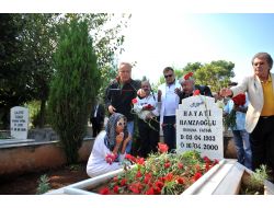 Antalya'ya Gelen Sanatçılar Mezar Ziyareti Yaptı