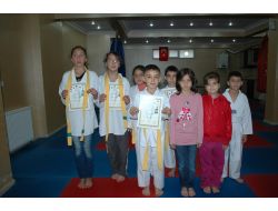 Akademi Spor Kulübü Sporcular Kuşaklarını Aldı