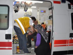 Arızalı Aracın Yanındaki Sürücülere Motosiklet Çarptı: 1'i Ağır 3 Yaralı