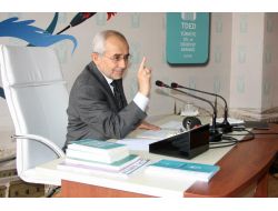 Ekrem Erdem: Anayasa Türkçenin Referansı Olmalı