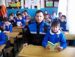 Kars Emniyet Müdürlüğü'nden Eğitime 100 Temel Eser Desteği