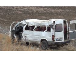 Kozan’da Traktörle Minibüs Çarpıştı: 17 Yaralı