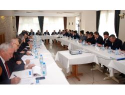 Vali'den Kaymakamlara: Vatandaşın Ayağına Gidin, Öğrencileri Ziyaret Edin