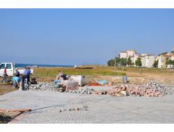 Dolgu Alanındaki Yeni Parkta Çimlendirme Çalışmaları Sürüyor