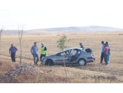 Otomobil Tarlaya Uçtu: 4 Yaralı