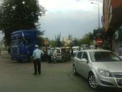 Yoğun Trafikte Aracı Yol Ortasında Bırakıp Kaçtı