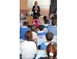 Edirne Polisi İlköğretim Öğrencilerini Bilgilendiriyor