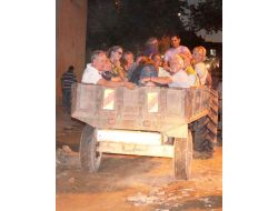 Mardin'de Turistler Traktör Römorkunda Şehir Turu Yapıyor