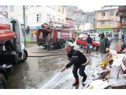 Beşikdüzü’nde Selin Ardından Temizlik Çalışmaları Başladı