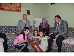 Sarıçamlılar, Yetim Ve Öksüz Çocukların Elinden Tutuyor