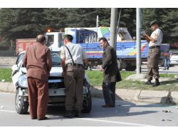 Jandarma Komutanlığı Önündeki Kaza Da Biri Ağır 2 Asker Yaralandı