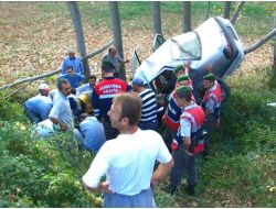 Şarampole Yuvarlanan Otomobilin Sürücüsü Güçlükle Çıkarıldı