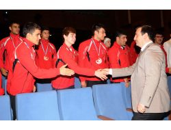 Dünya Şampiyonu Kick Boksçular Sgm’ye Ziyarette Bulundu