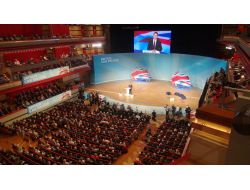 İngiltere'deki Yıllık Parti Kongreleri 'Siyaset Fuarını' Andırıyor