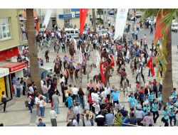 Denizli'de Geleneksel Sporlar Festivali'nin Kortej Yürüyüşü Yapıldı