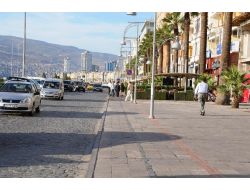 İzmir Büyükşehir Kordon’daki Trafik Yasağını Anketle Çözecek