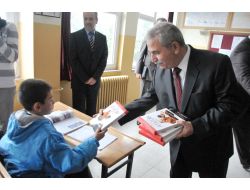 İlkadım Belediyesi, Öğrencilere Ücretsiz Kitap Dağıttı
