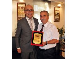 Soys’dan Demirtaş’a Teşekkür Plaketi