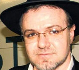 "Eteklerindeki taşları döksünler"