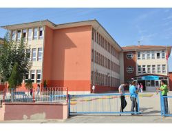 Edirne’de 11 Öğrenci, Gıda Zehirlenmesi Şüphesi İle Hastaneye Kaldırıldı