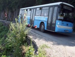 Zonguldak'ta Heyelanlı Yol Korkutuyor