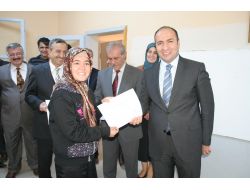 Afganlı Mülteciler Türkçe Öğreniyor